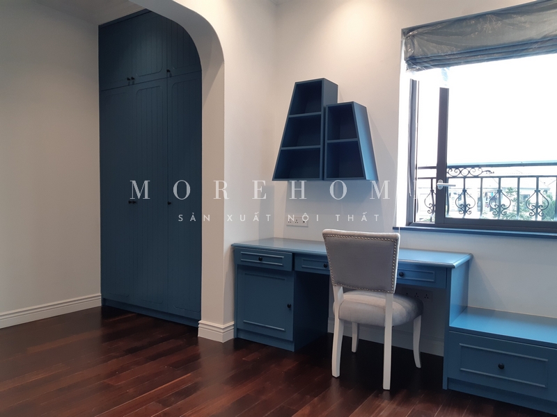 Kệ gỗ decor treo tường tô điểm trang trí thẩm mỹ cũng như sự tiện lợi cho việc sắp xếp trưng bày các món đồ